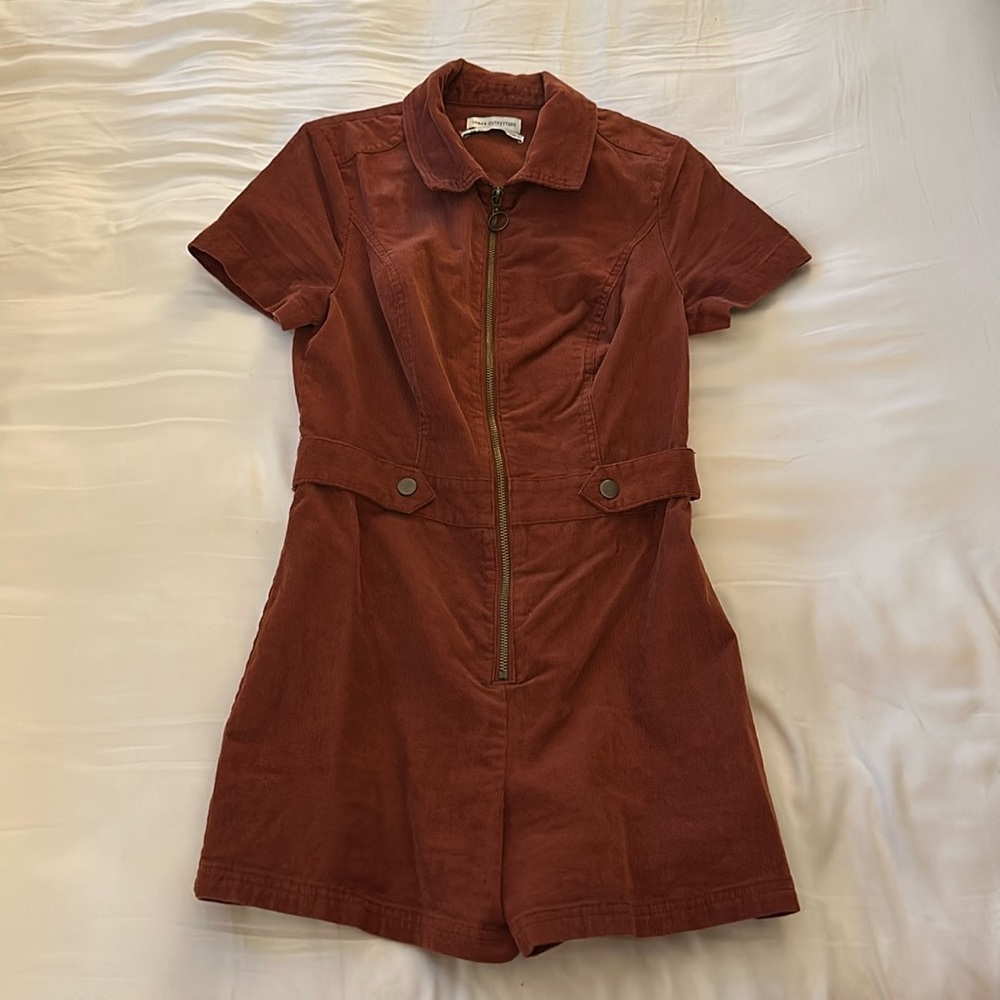 Burnt orange corduroy romper perfect for fall or any UT Austin girlies 🧡 🤘